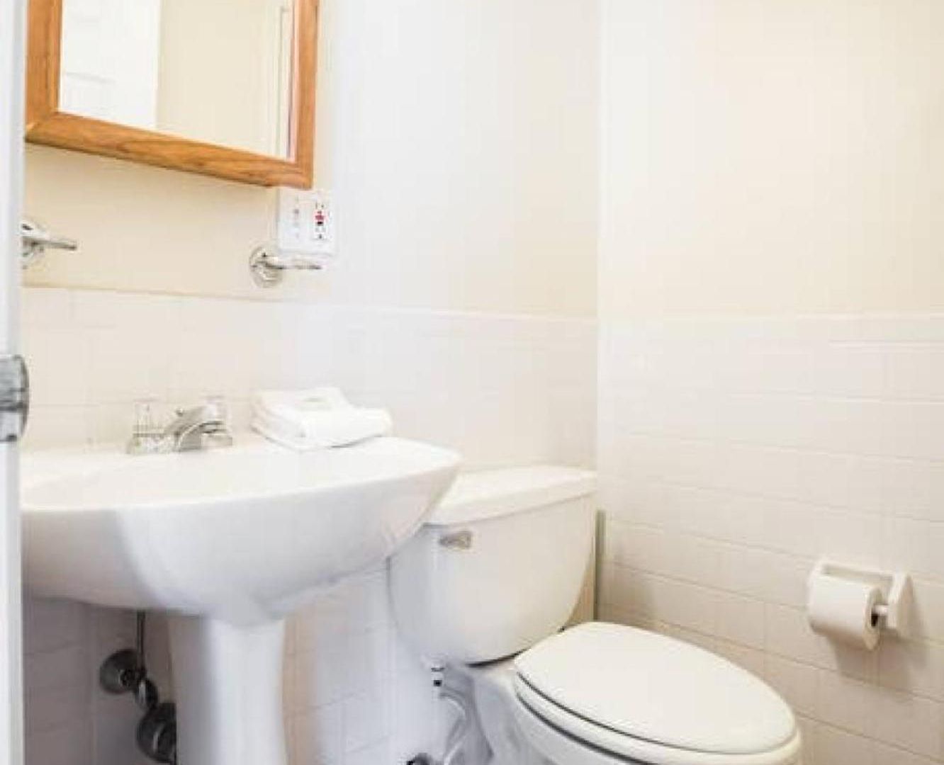 Awesome 2 Bed 1.5 Bath Downtown