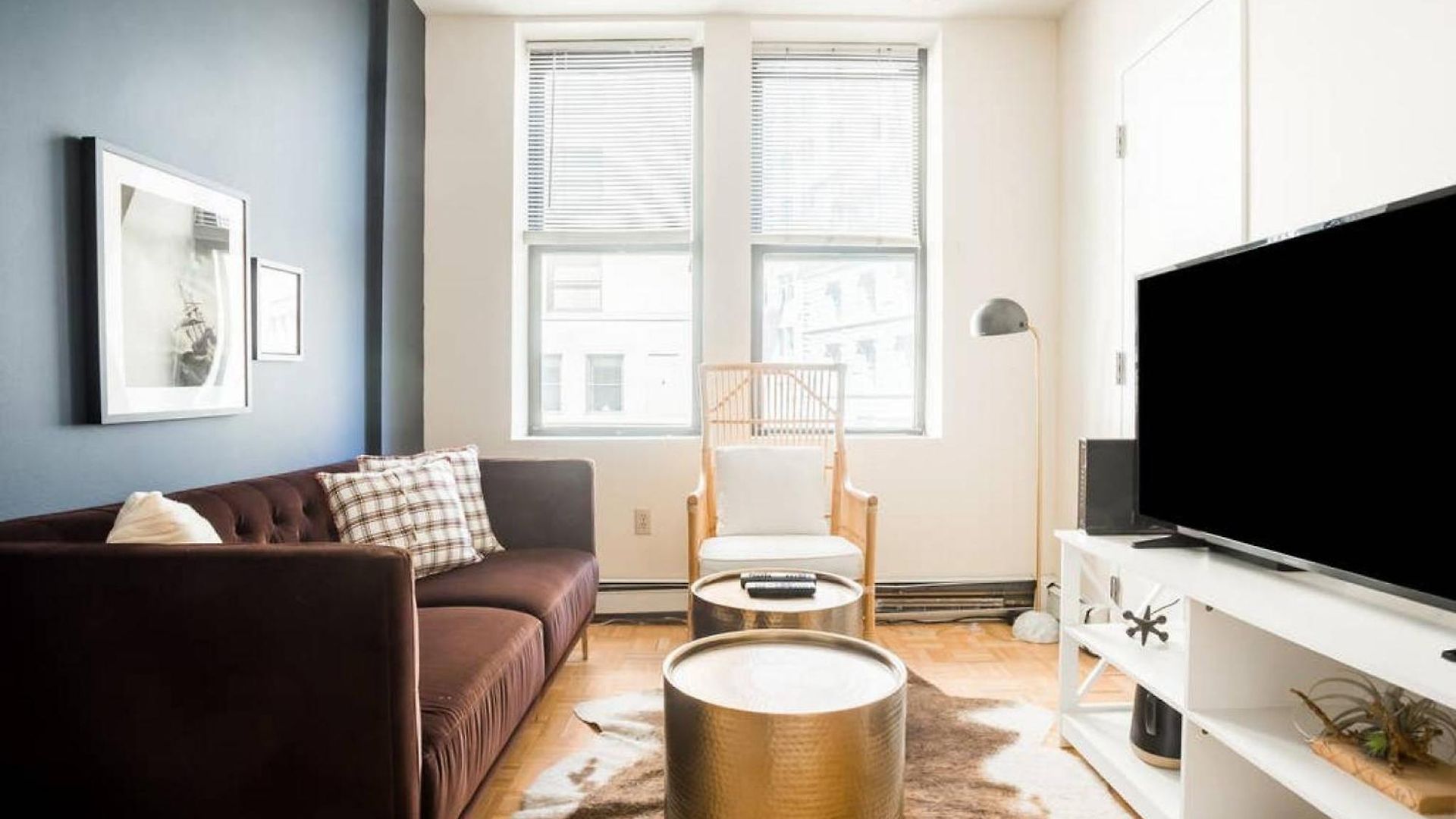 Awesome 2 Bed 1.5 Bath Downtown *
