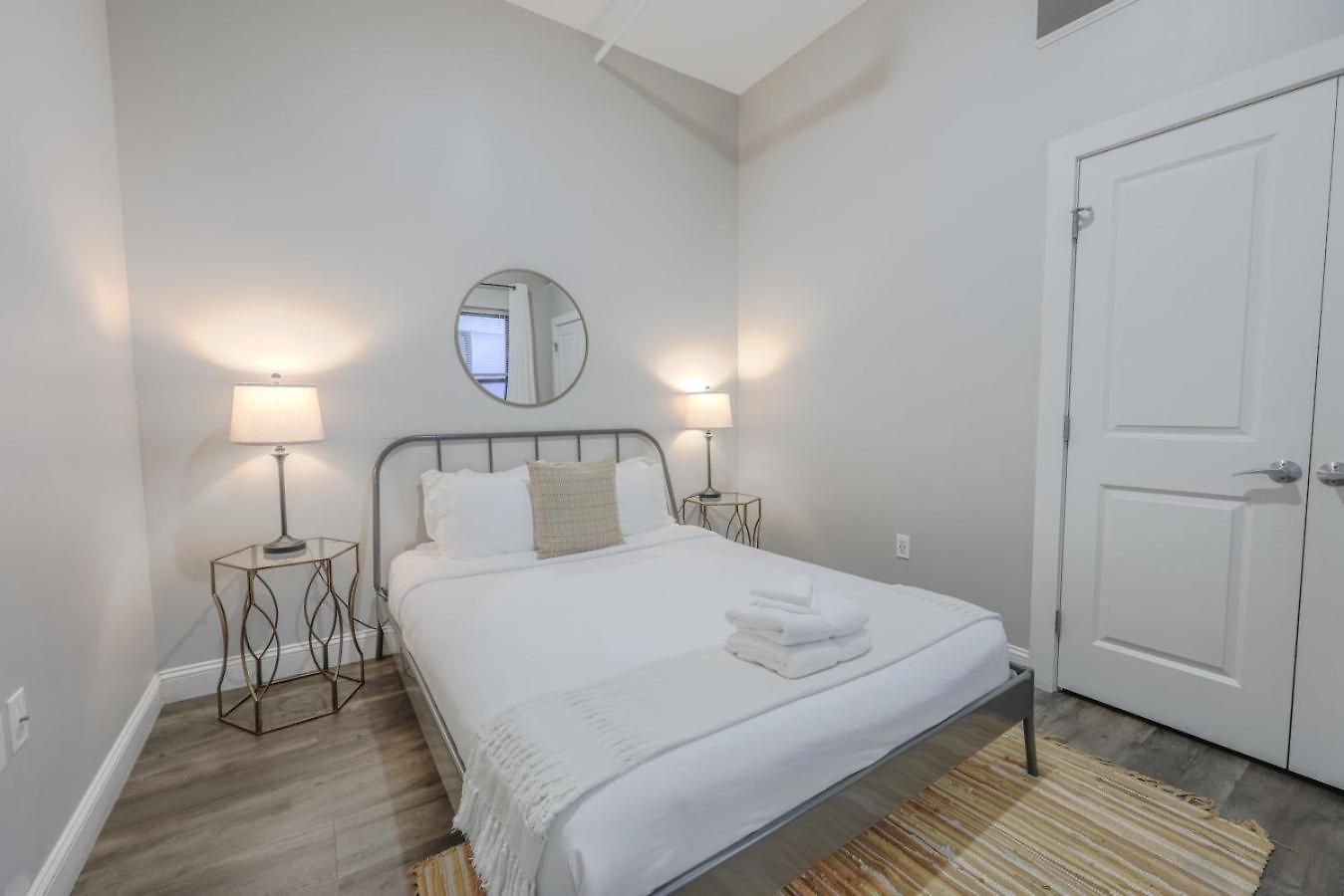 Pet Friendly Downtown Elevator Washer Dryer