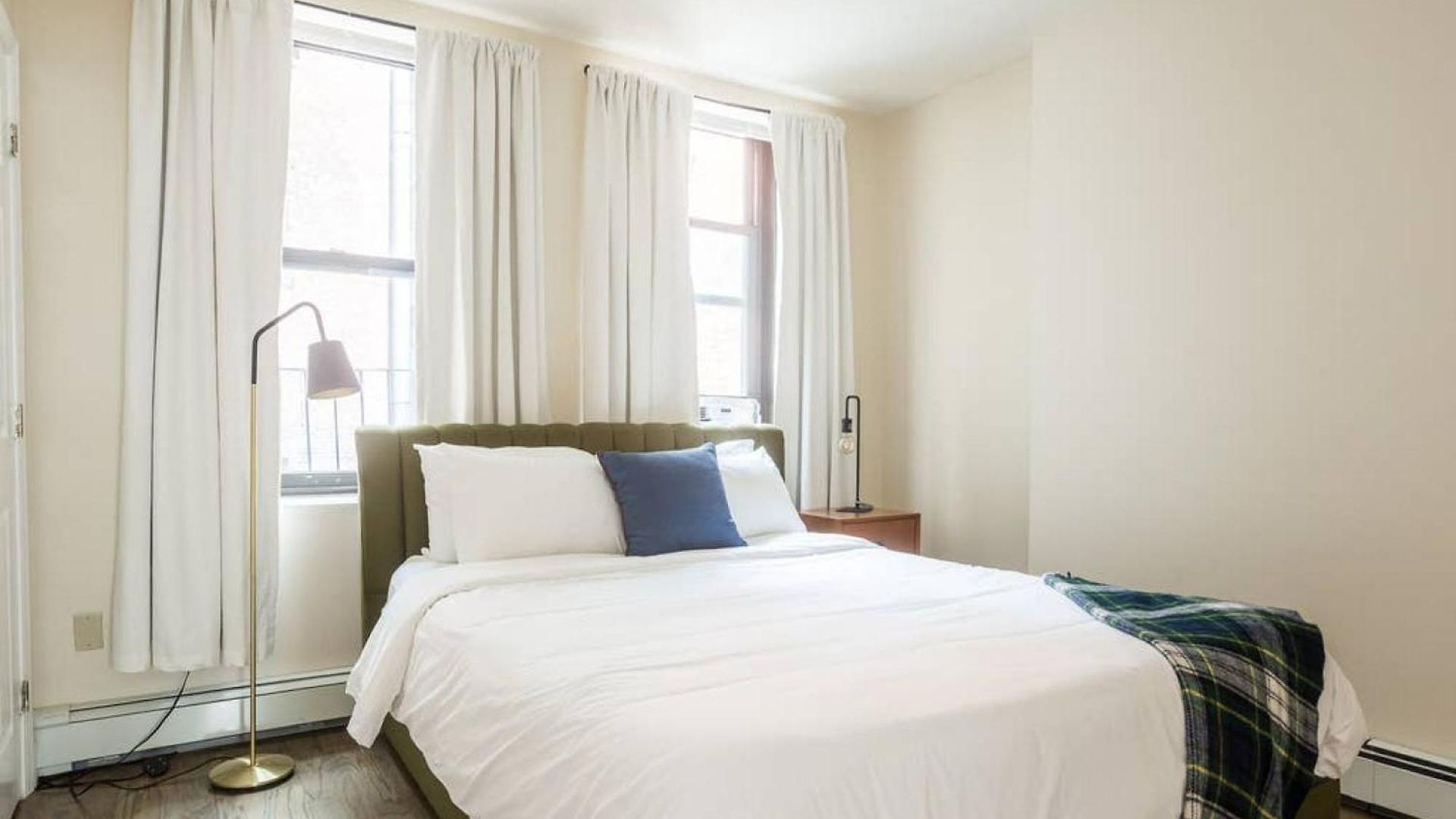 Beautiful 2 Bedroom Financial District Apartment