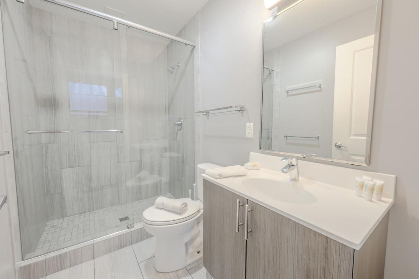 Lavishly Designed With Office Close To T