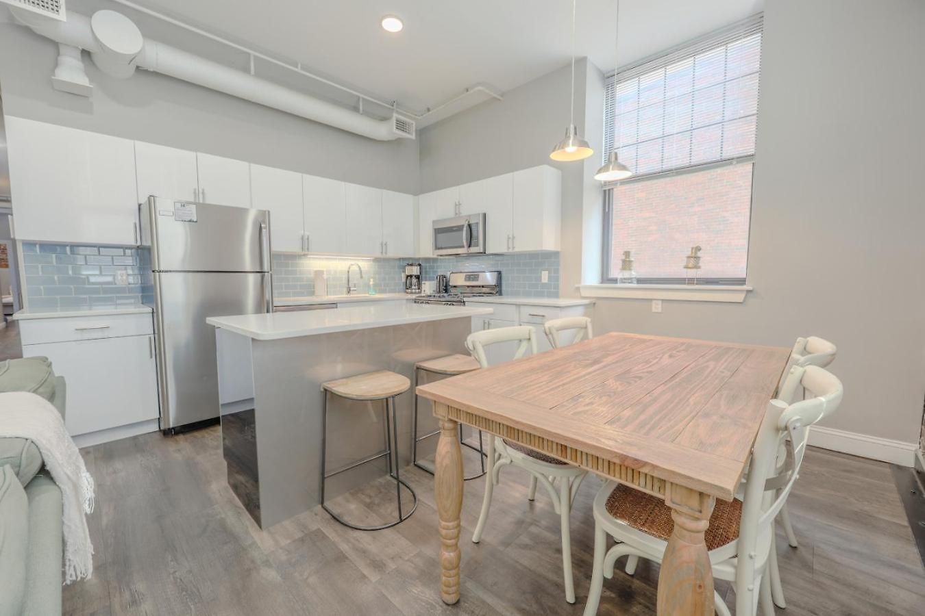 Apartment Lavishly Designed With Office Close To T Boston