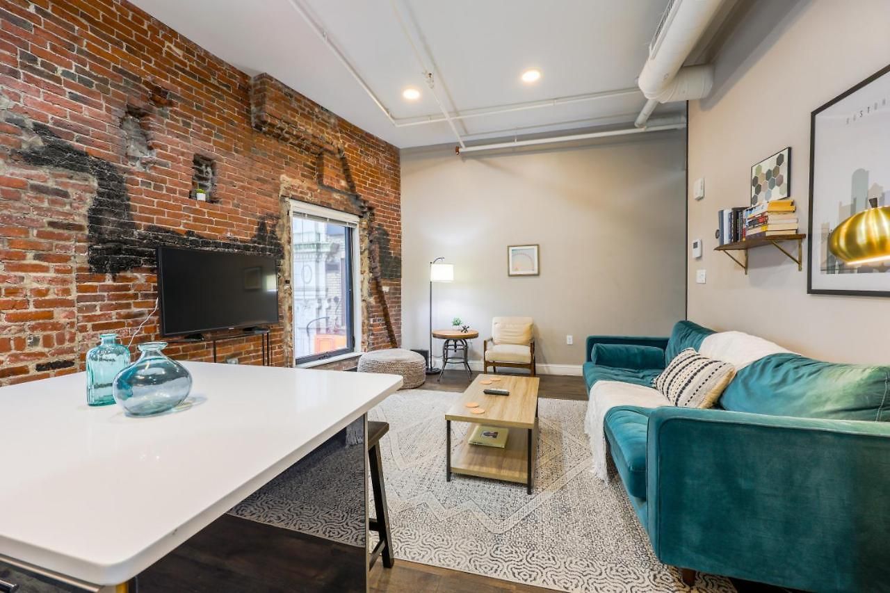 Keyless Entry Laundry In Unit Pet Friendly