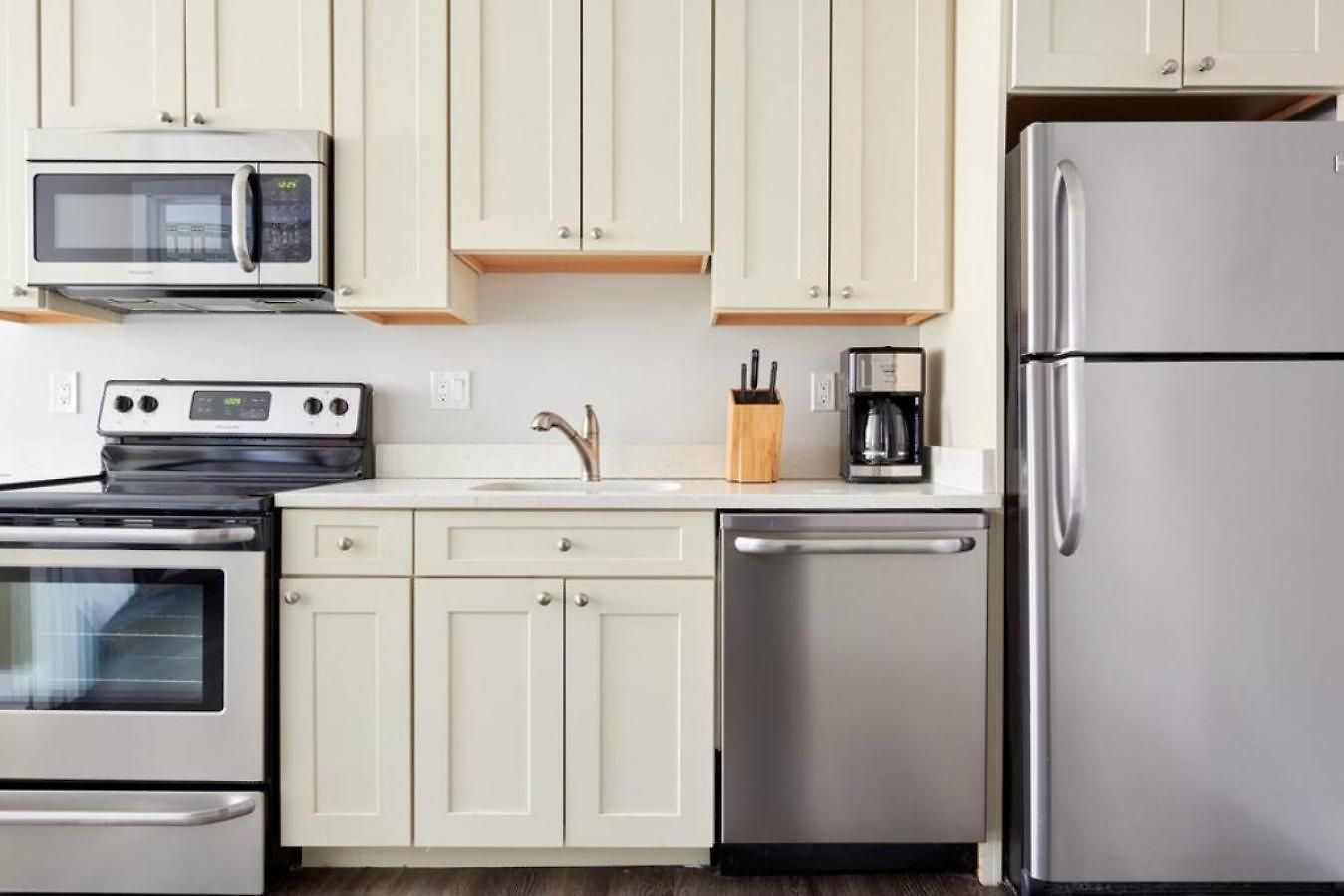 Spacious 1br In Fidi Close To T Apartment *