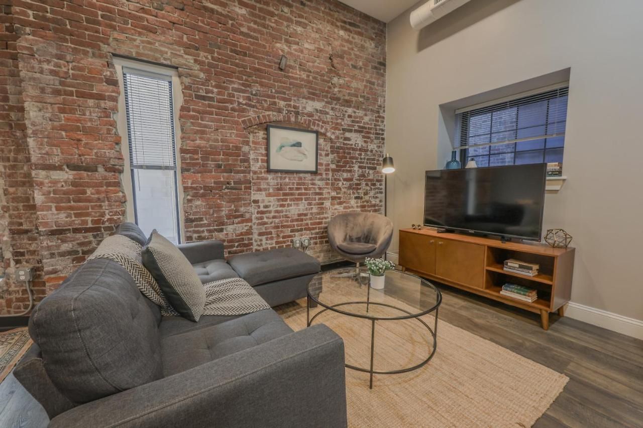 Centralized Downtown Location Onsite Parking