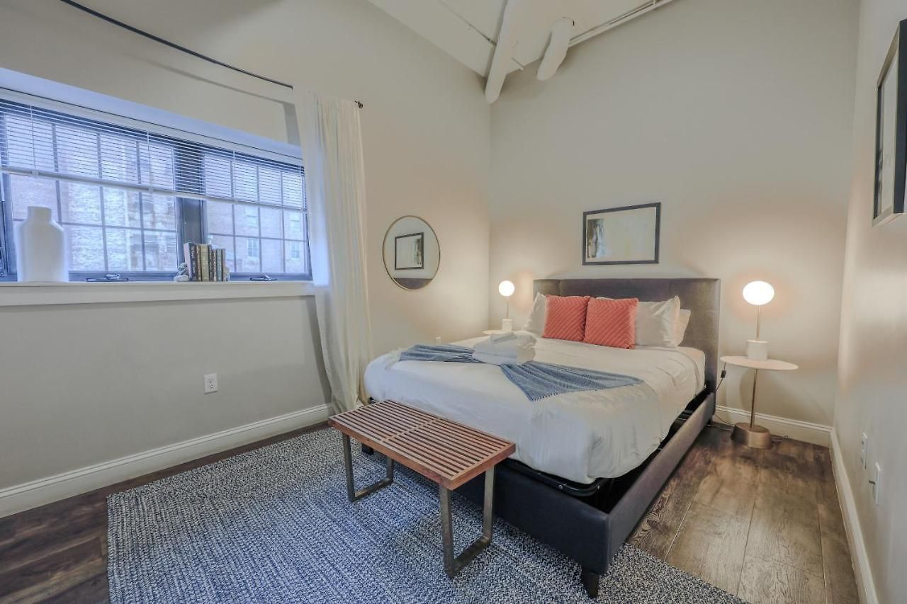 Centralized Downtown Location Onsite Parking Apartment Boston
