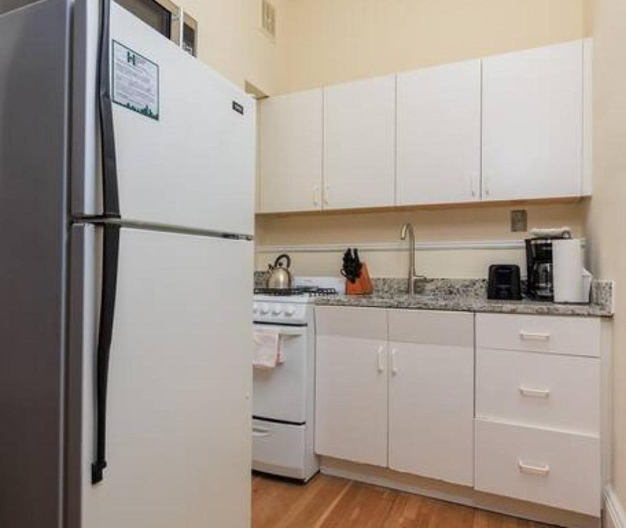 Apartment Charming Newbury Street Gem