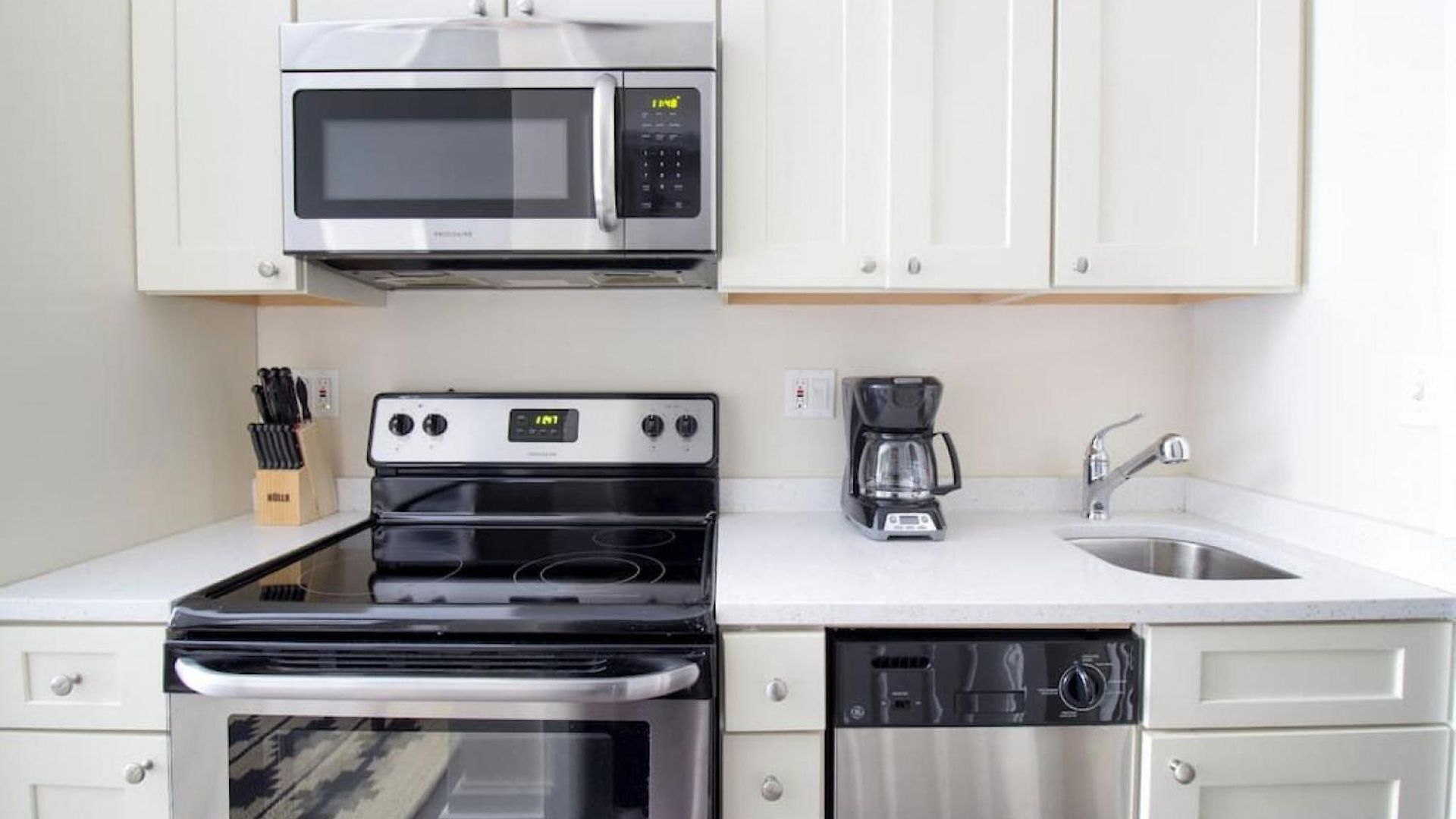 Walking Distance To Mgh And Tufts Medical Apartment Boston
