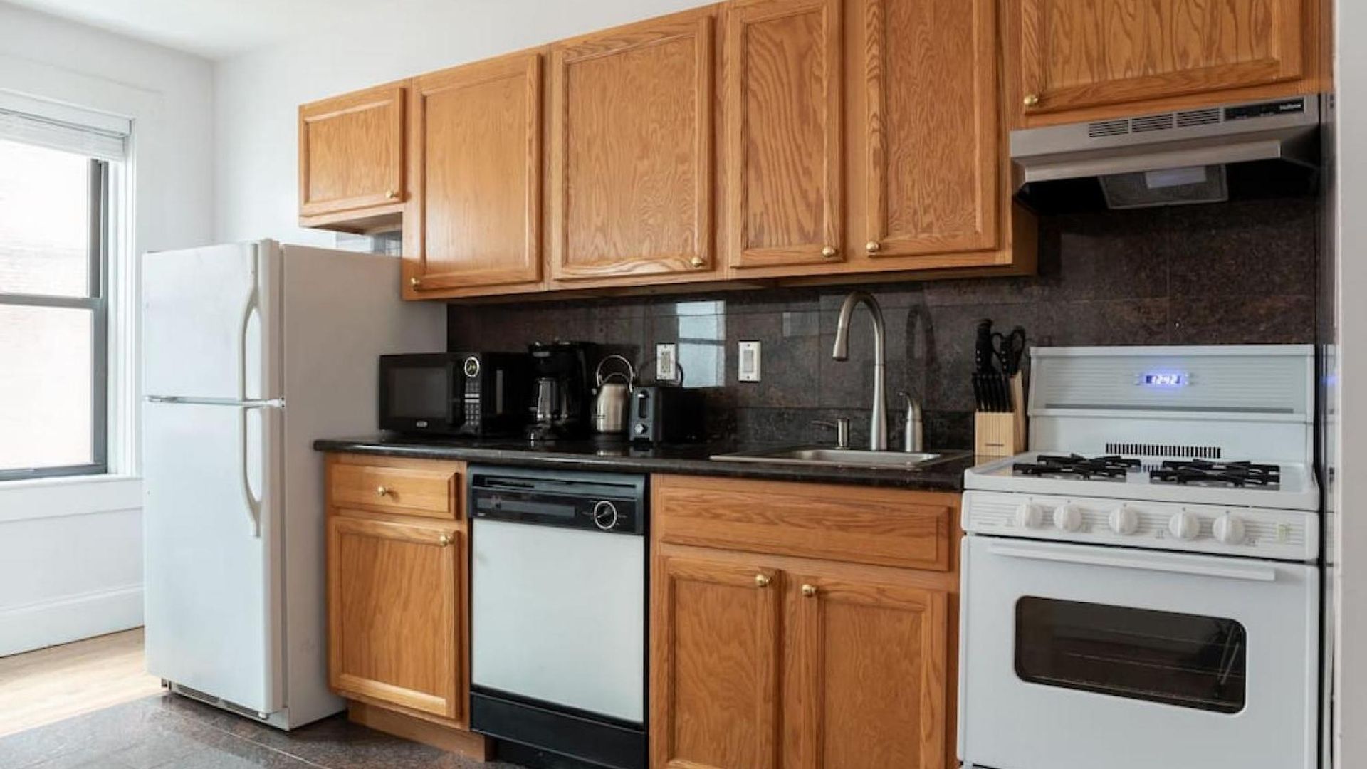 Apartment Modern 1brs Steps From Common And South End *