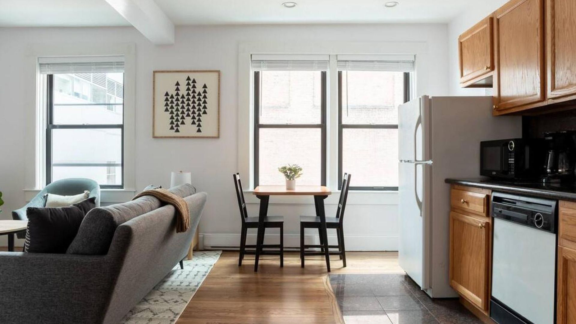 Modern 1brs Steps From Common And South End *