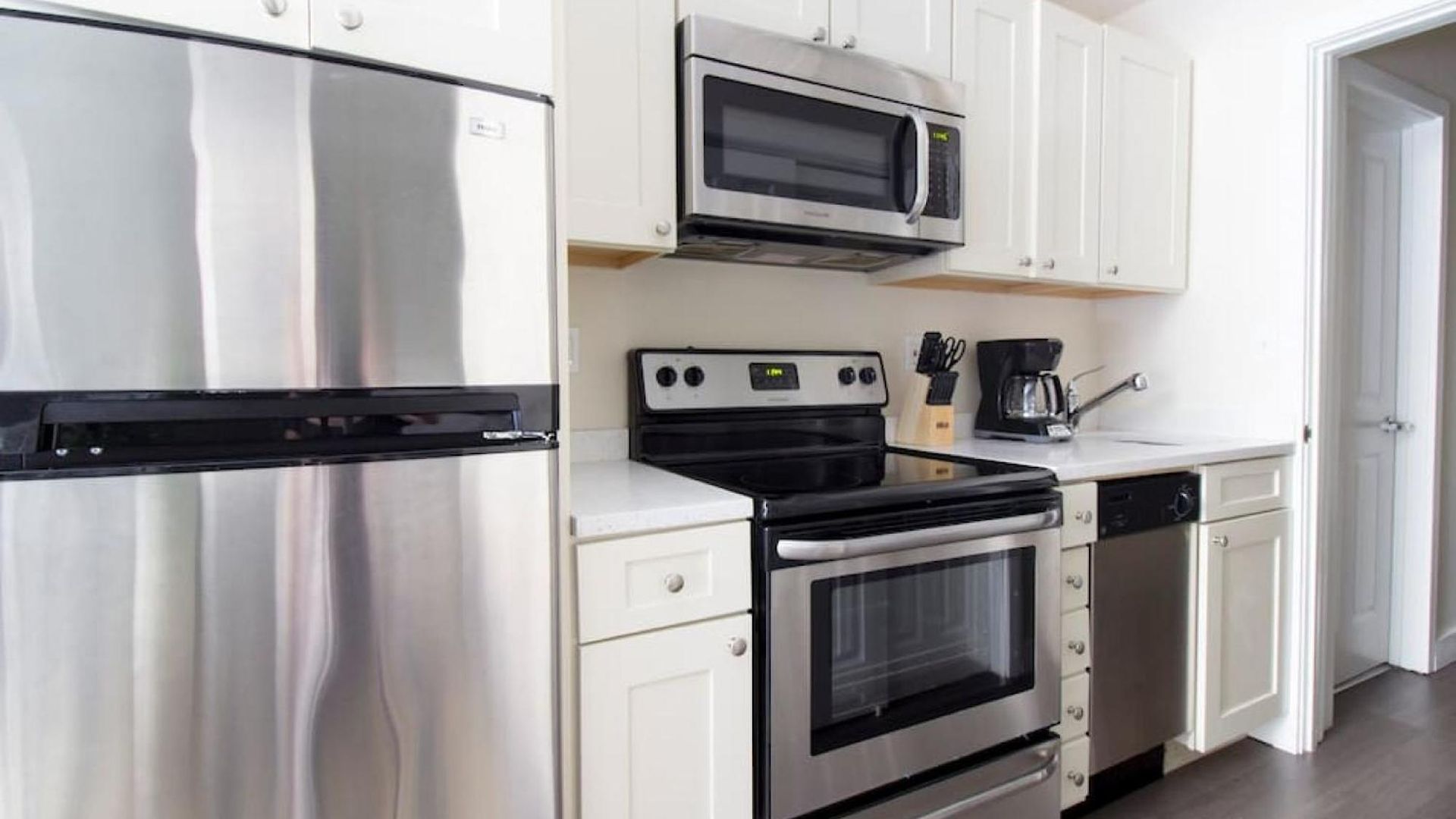 Apartment Downtown Students Welcome Washer And Dryer