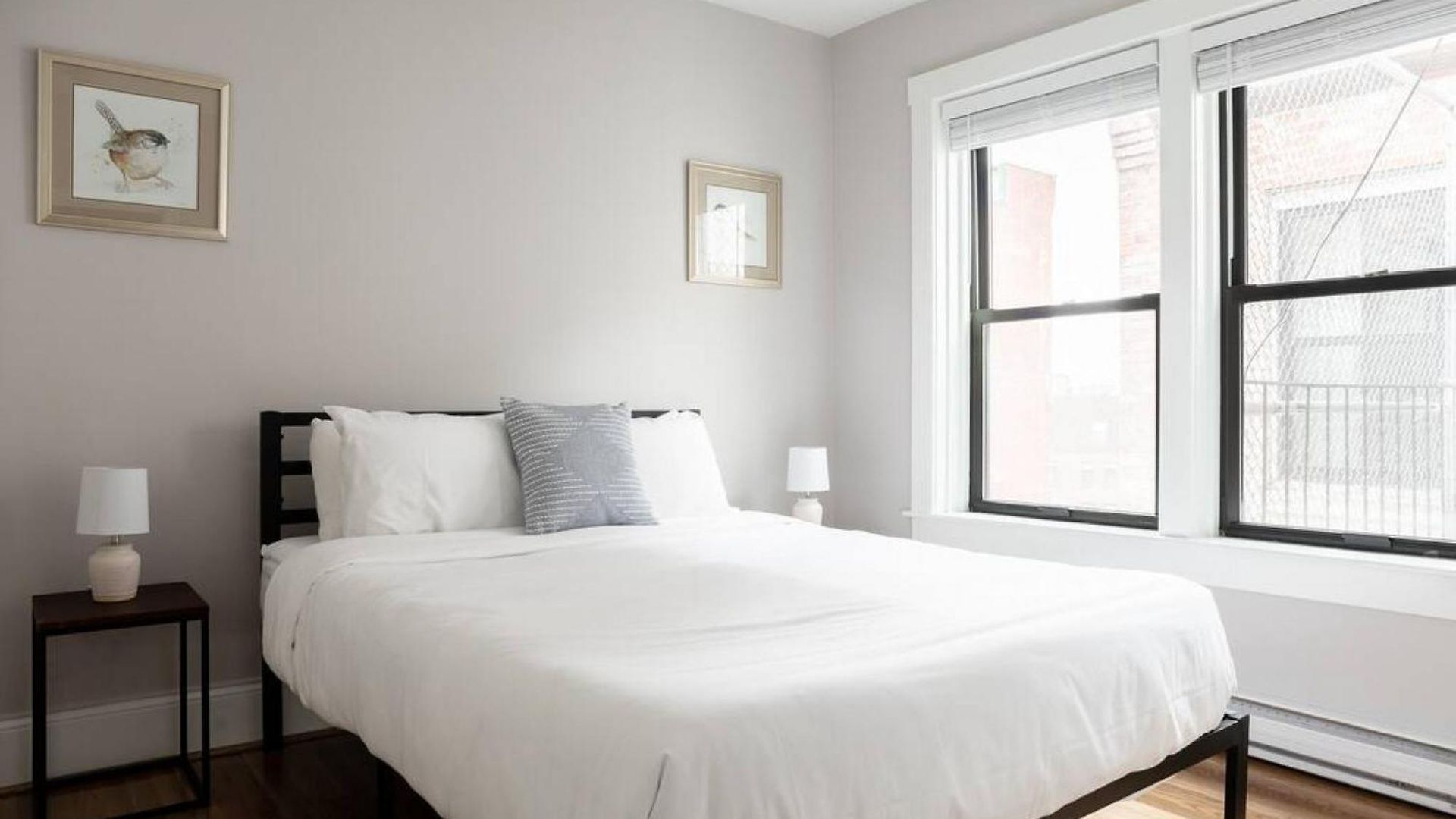 Simple 1br Steps To Common And South End Apartment