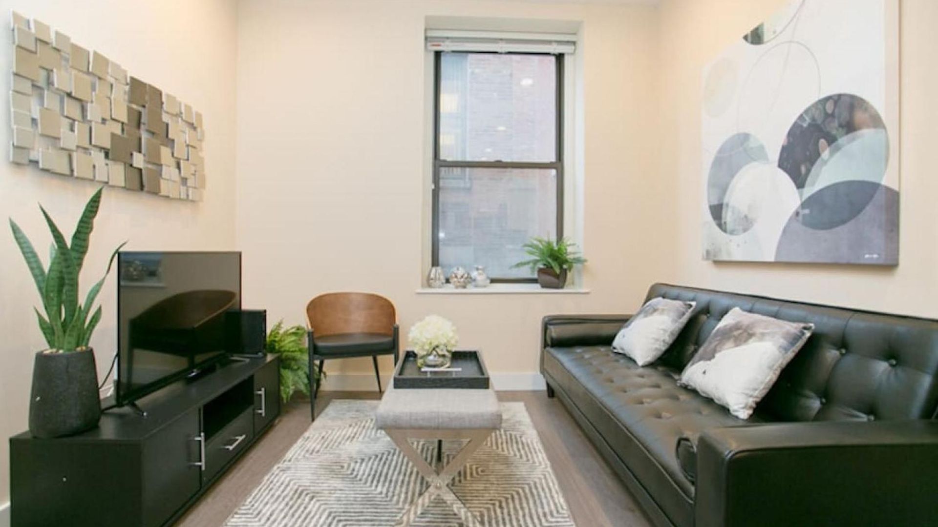 Newly Designed Loft - Fast Wifi - Pet Friendly *