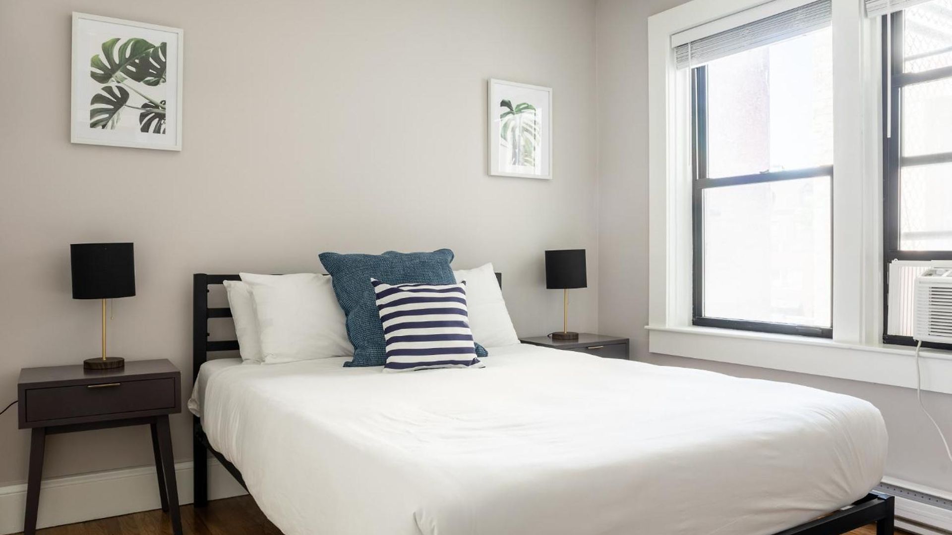 1 Bedroom In Heart Of Theater District Walk Anywhere