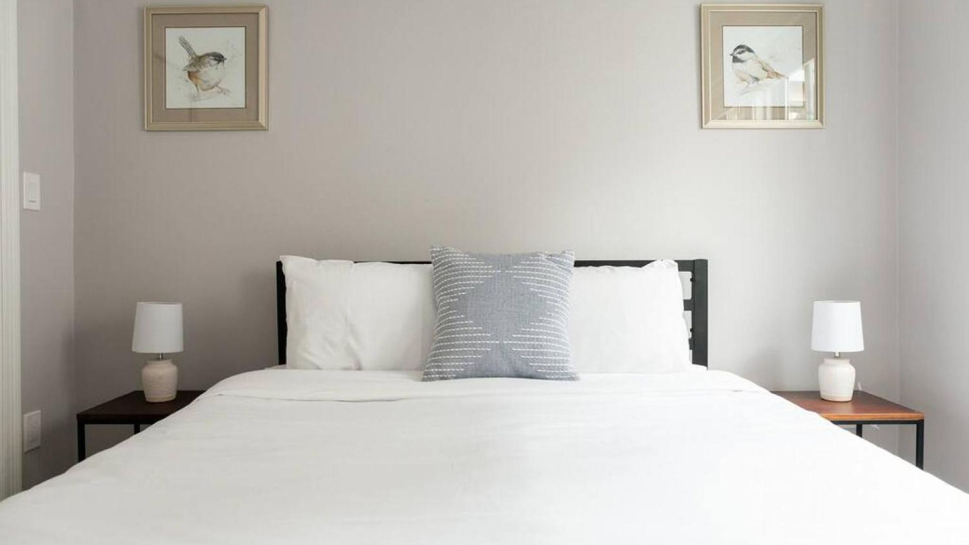 Simple 1br Steps To Common And South End Apartment *