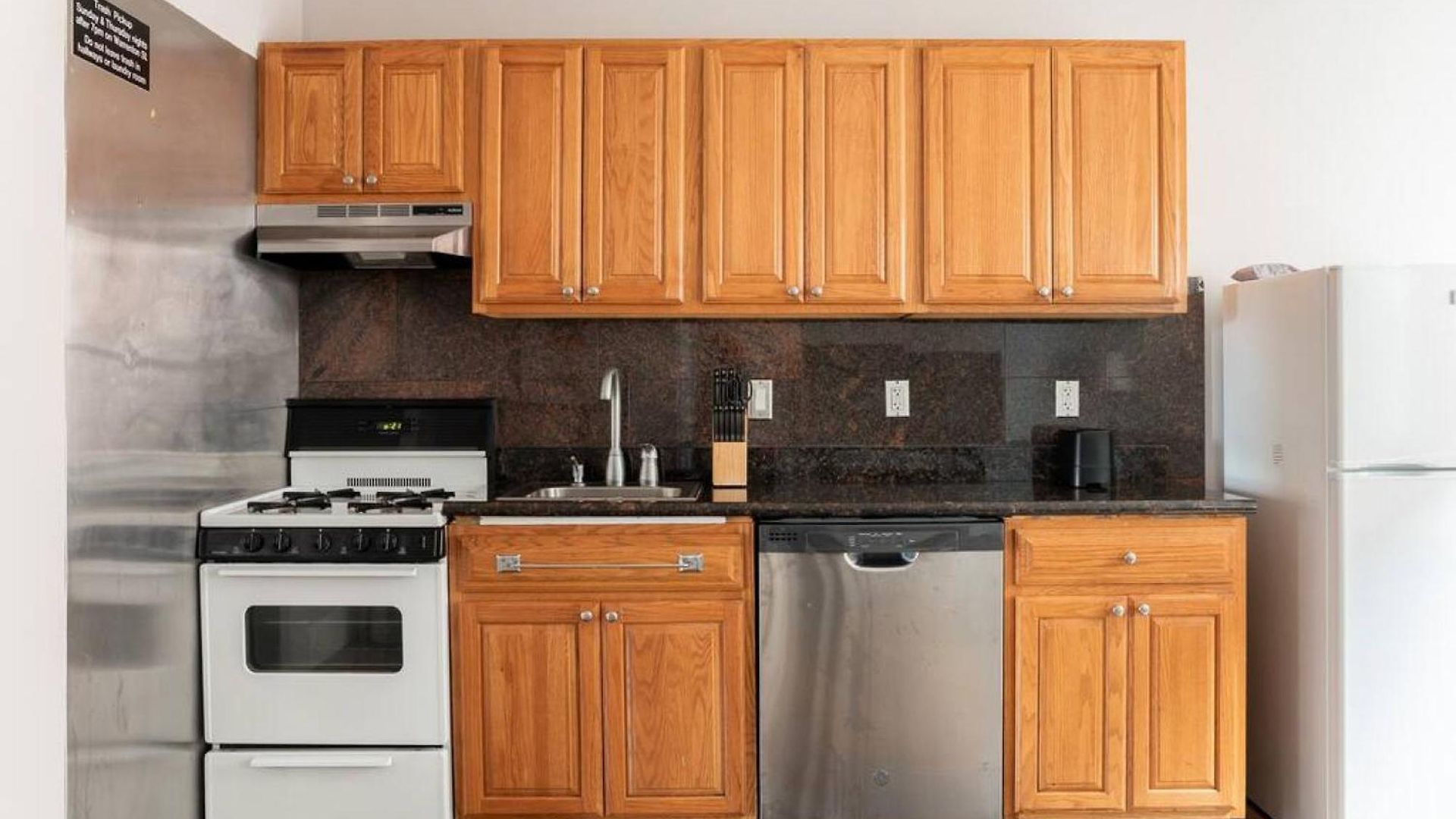 Apartment Simple 1br Steps To Common And South End *