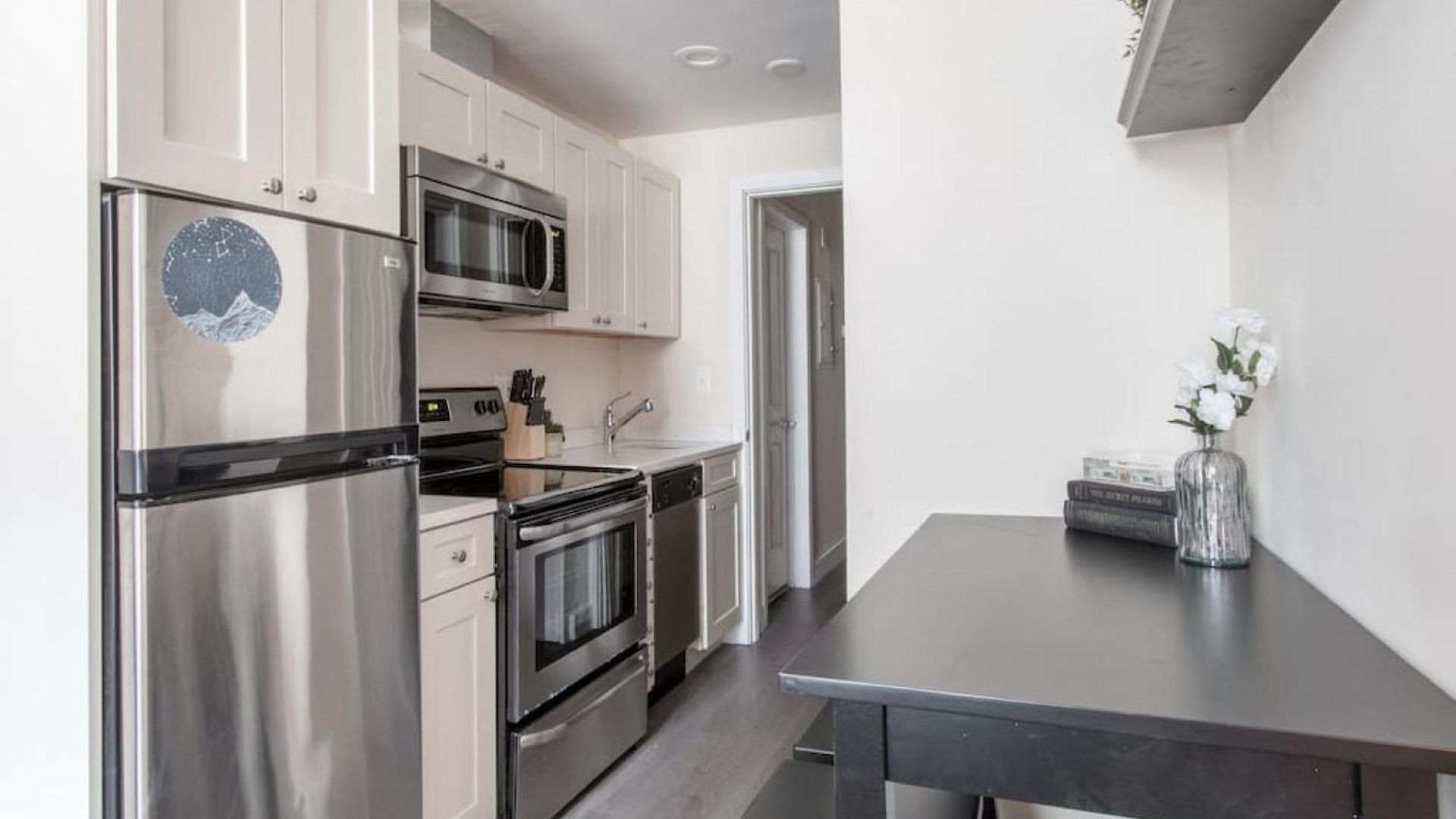 Apartment Downtown W Fast Wifi, Keyless Entry