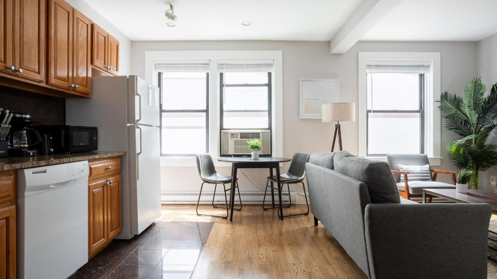 Apartment 1 Bedroom In Heart Of Theater District Walk Anywhere *