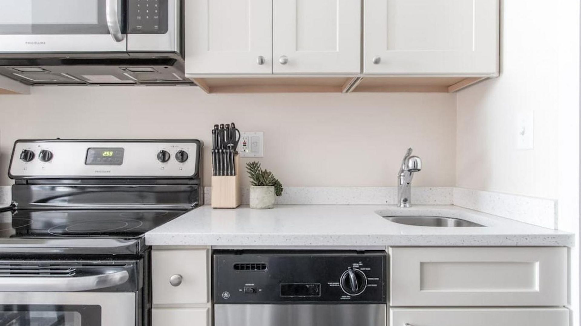 Downtown W Fast Wifi, Keyless Entry * Boston