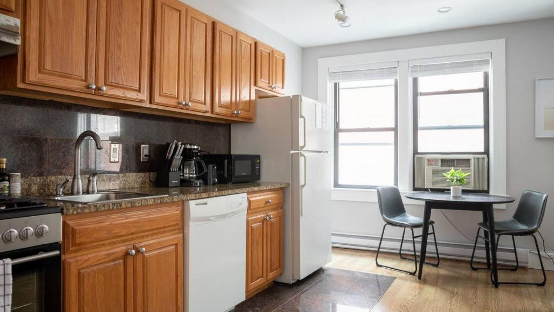 Airy 1br Walkable To Everywhere In Apartment Boston