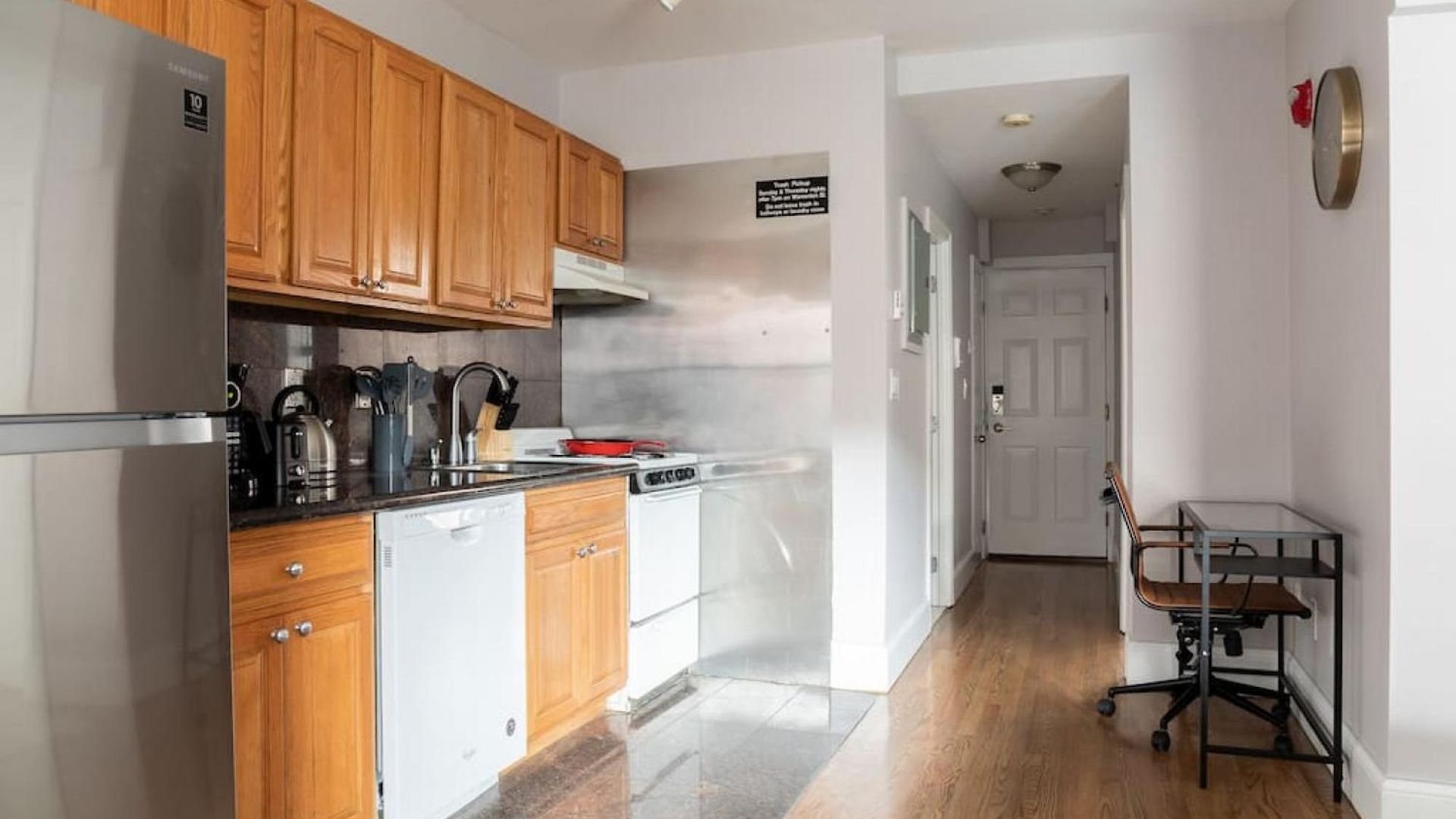 Bay Village Charm With 99 Walkscore With Short And Long Apartment *