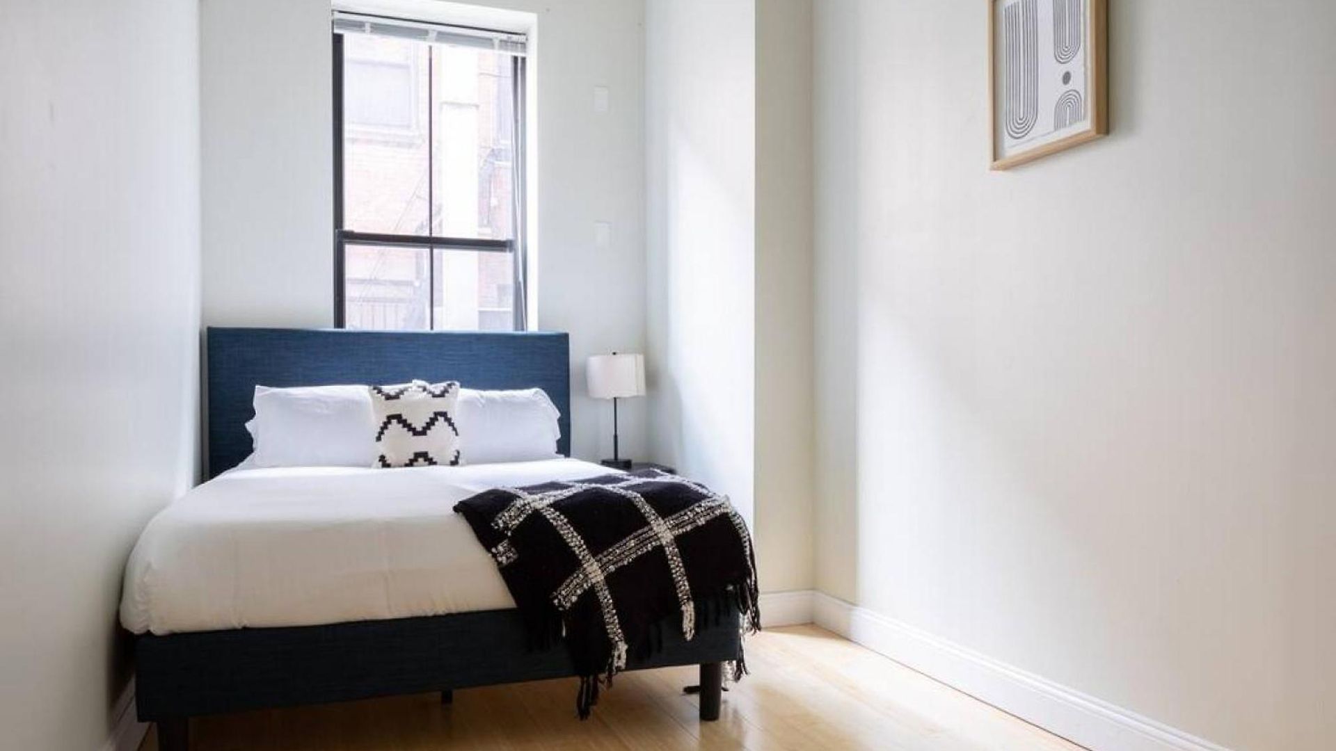 Downtown Xing Lots Of Light Apartment Boston