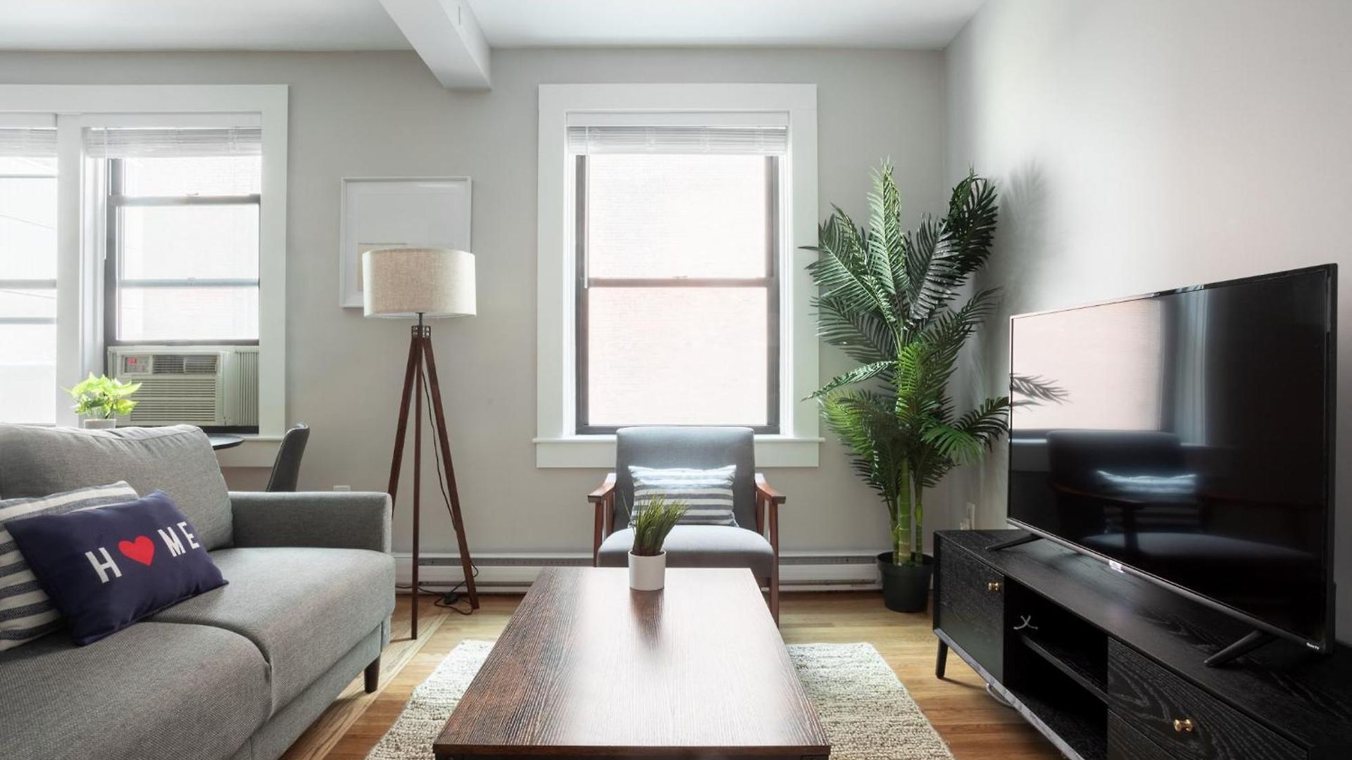 Apartment 1 Bedroom In Heart Of Theater District Walk Anywhere Boston