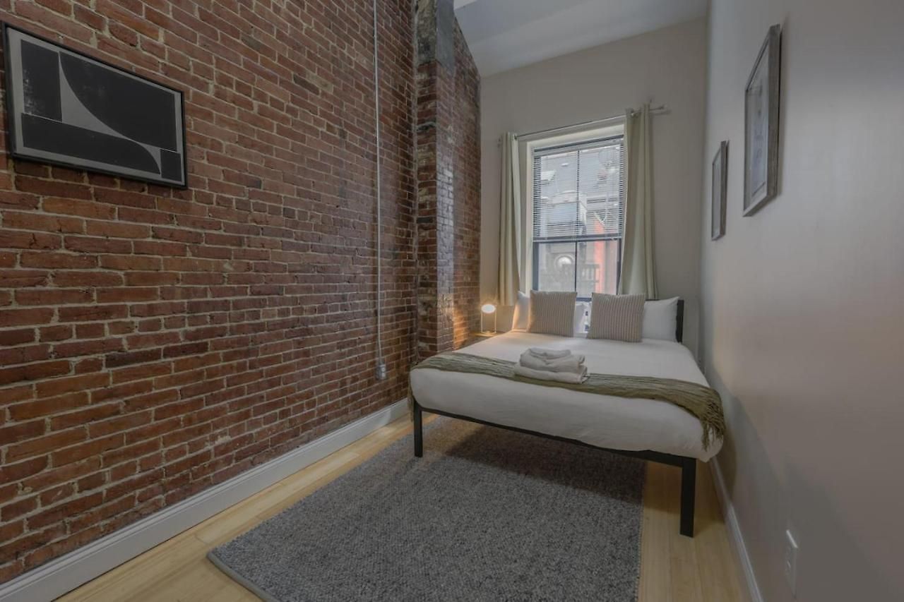 Apartment Stylish Exposed Brick 3 Bedroom Boston