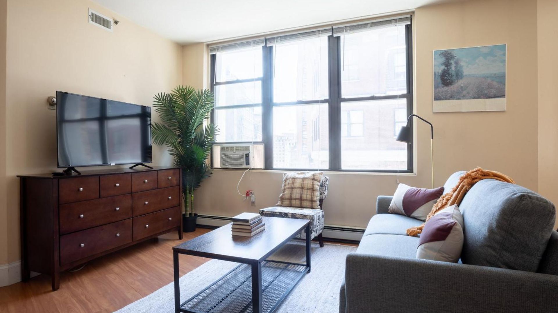 Financial District Charm And Close Walk To Downtown