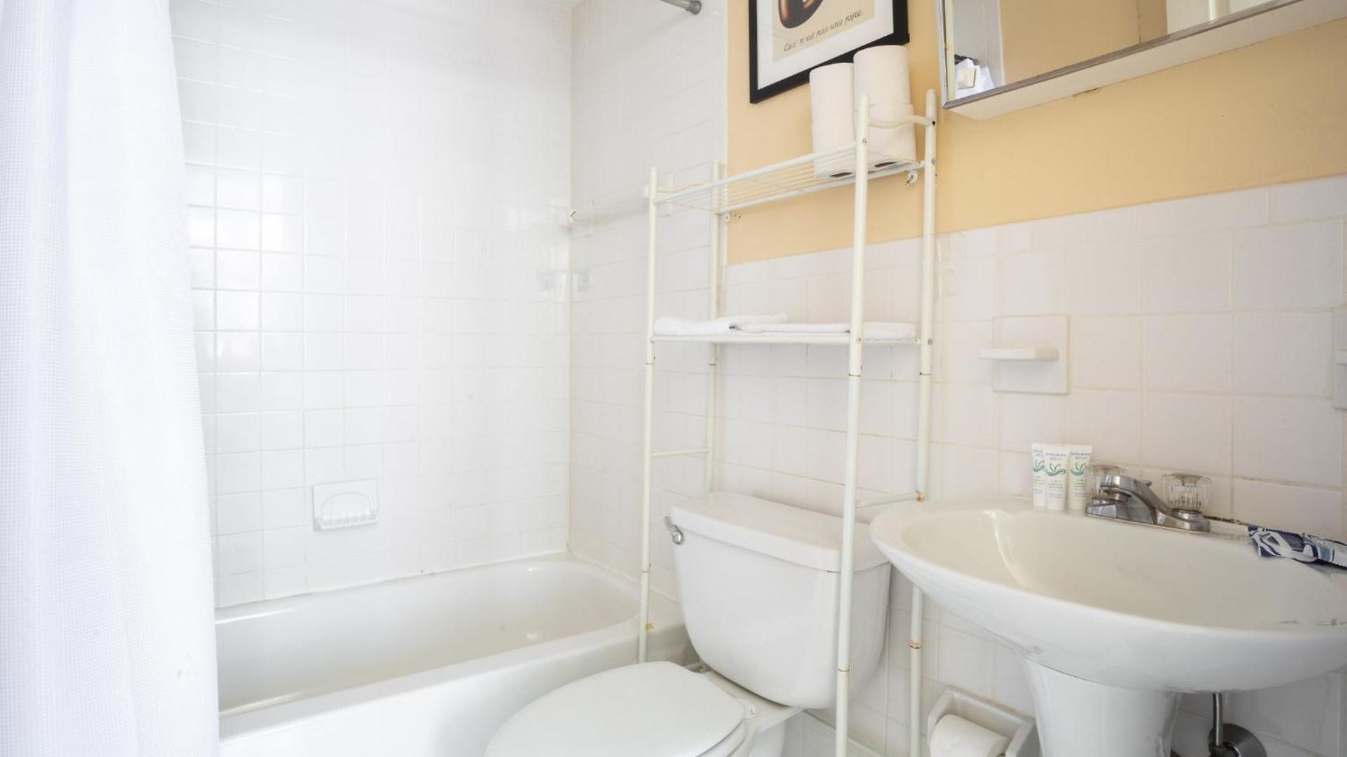 Financial District Charm And Close Walk To Downtown Apartment