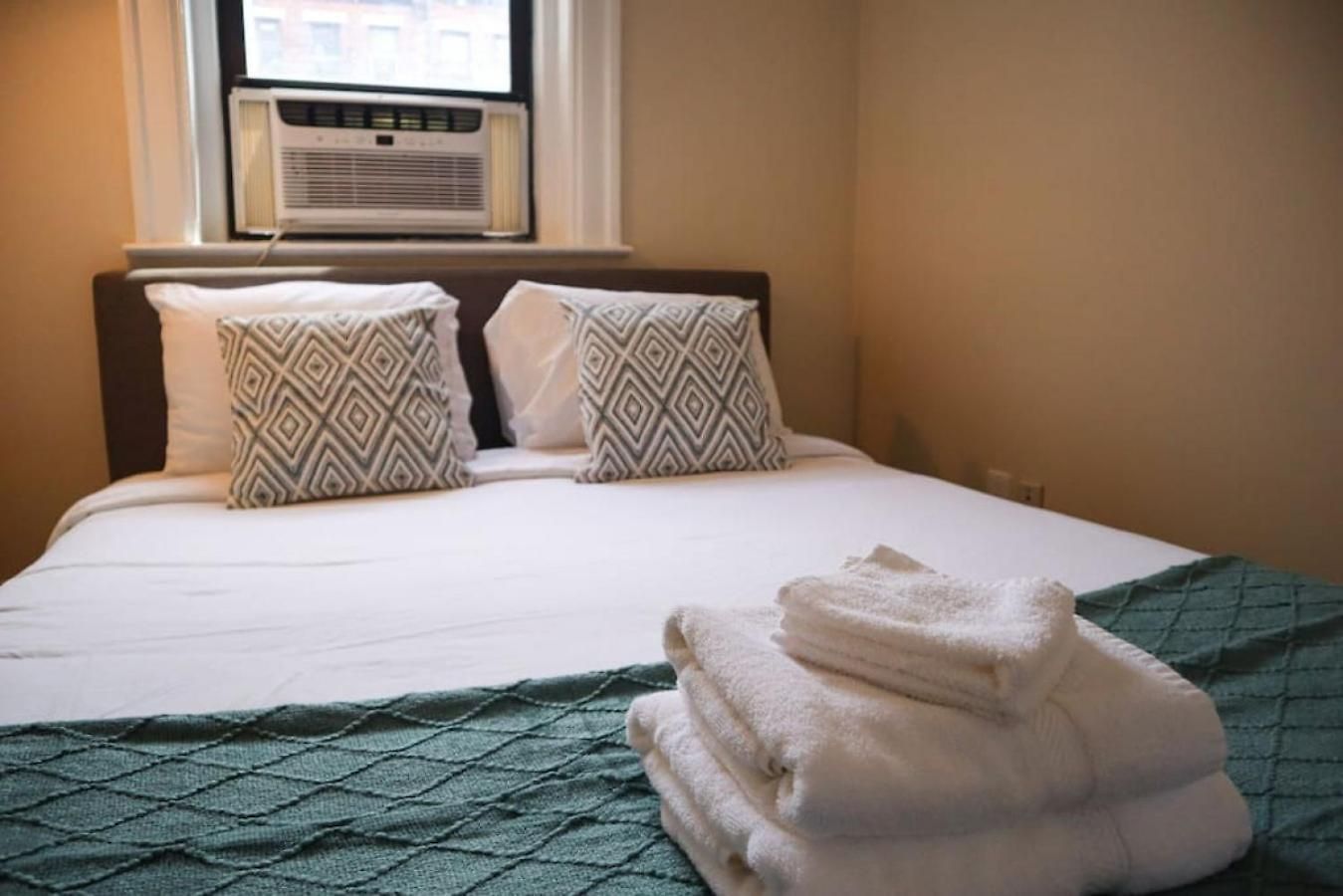 Lovely Fenway 1br In Historic Building Boston