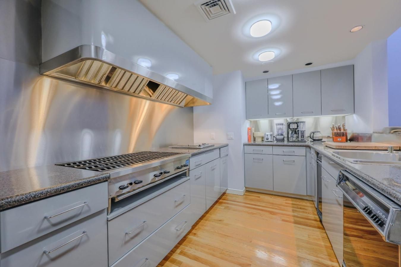 Luxurious Fenway 2br Penthouse With Roof Decks