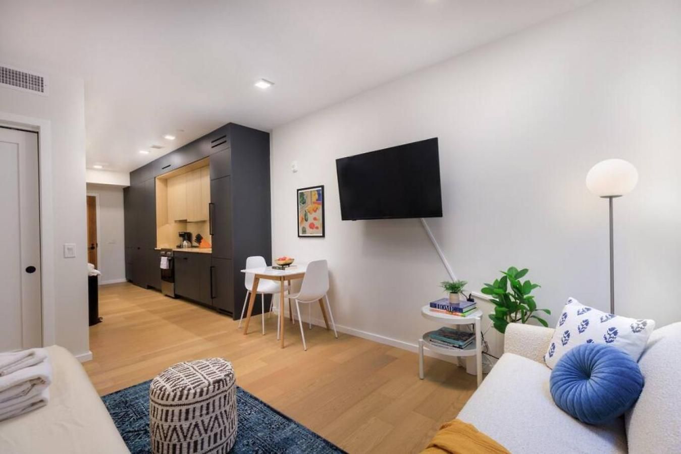 Spacious Mission Hill Apartment *