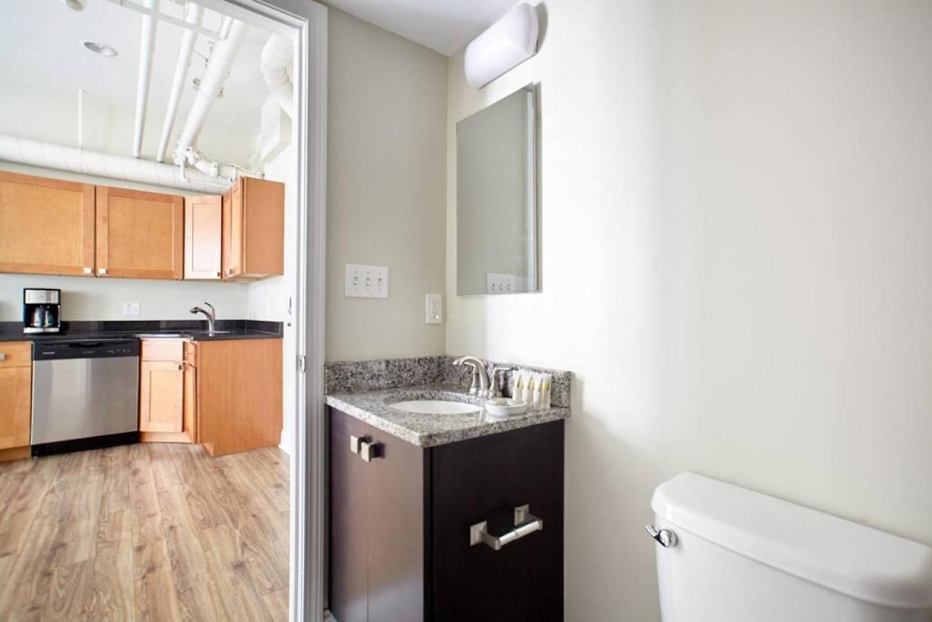 Fidi 2 Bedroom With Keyless Entry And Fully Furnished