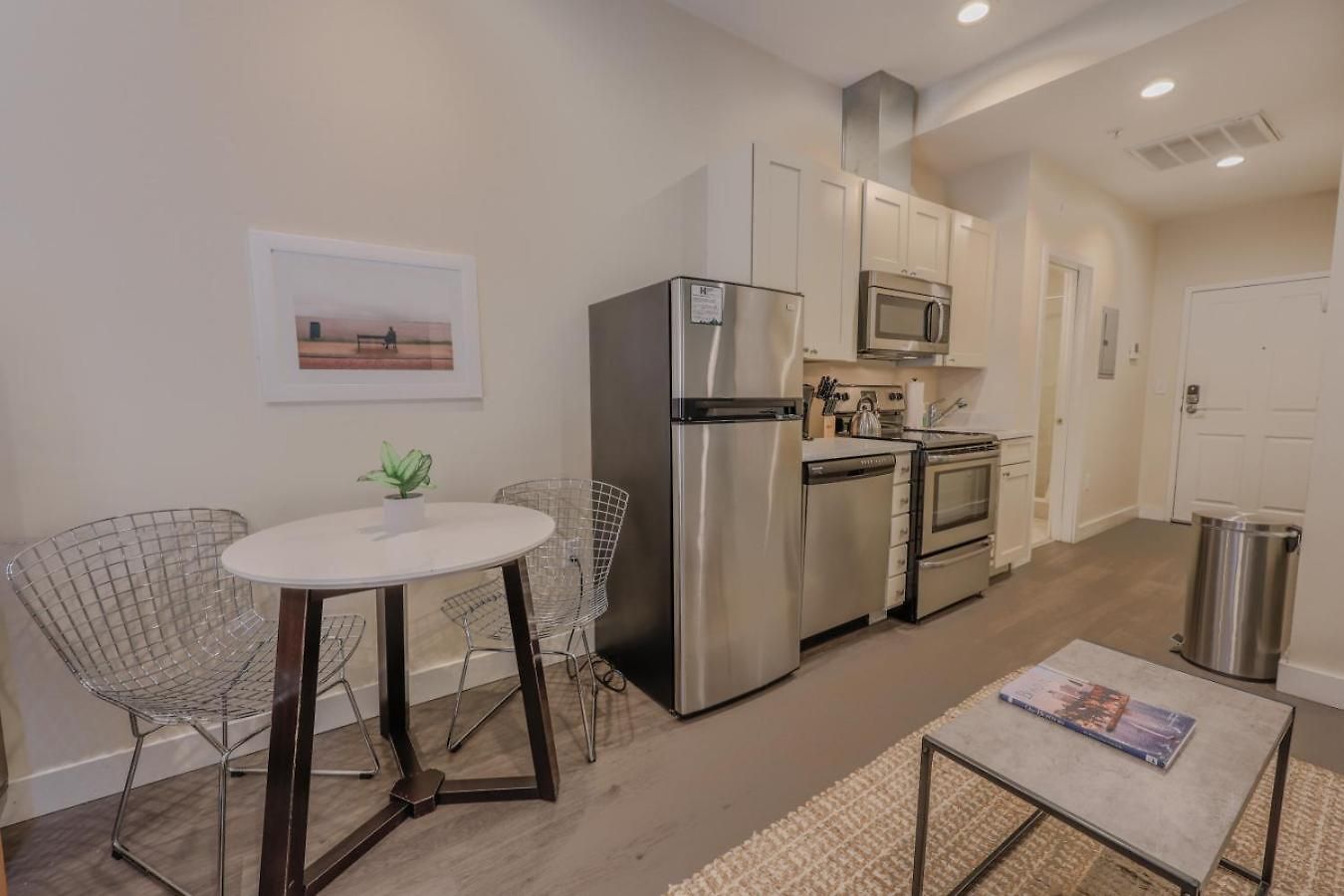 Apartment Serene Close To Mgh