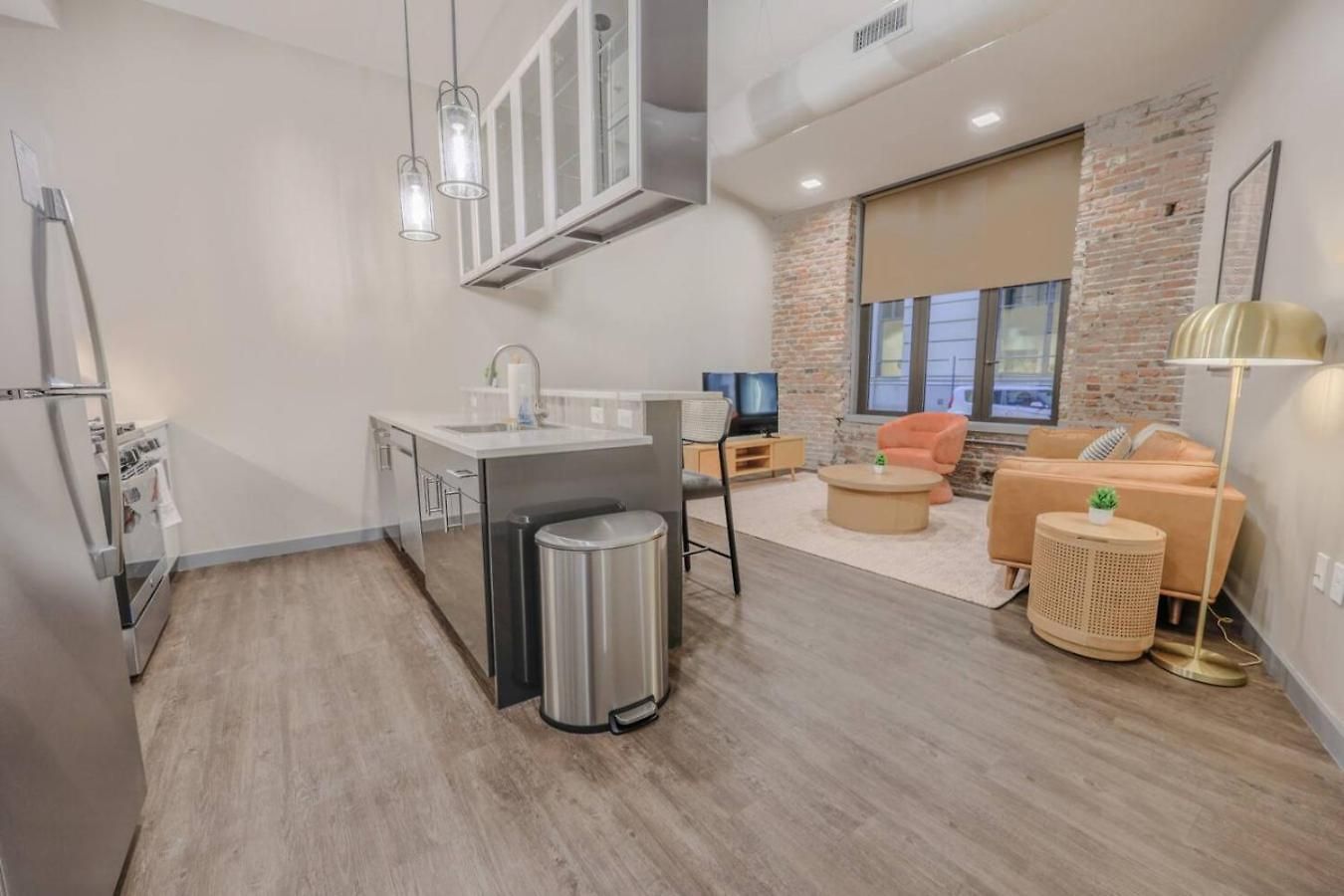 Luxurious Downtown 1 Bedroom *