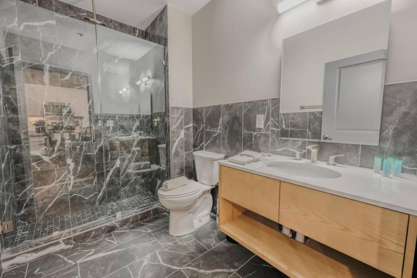 Downton Luxurious 2 Bed Boston