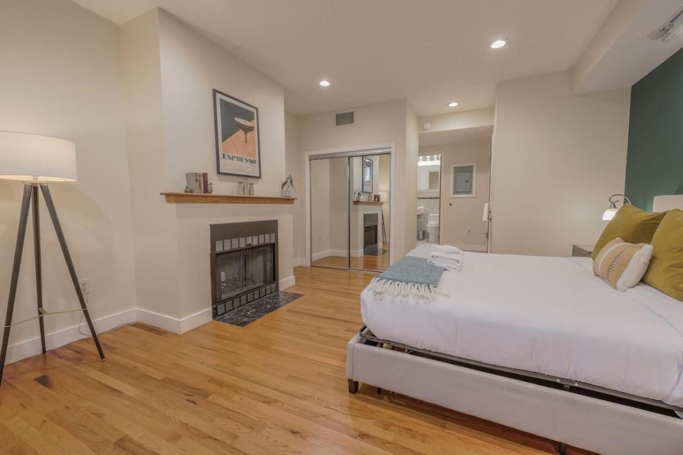 Classic 2bed 2bath W Patio In Back Bay