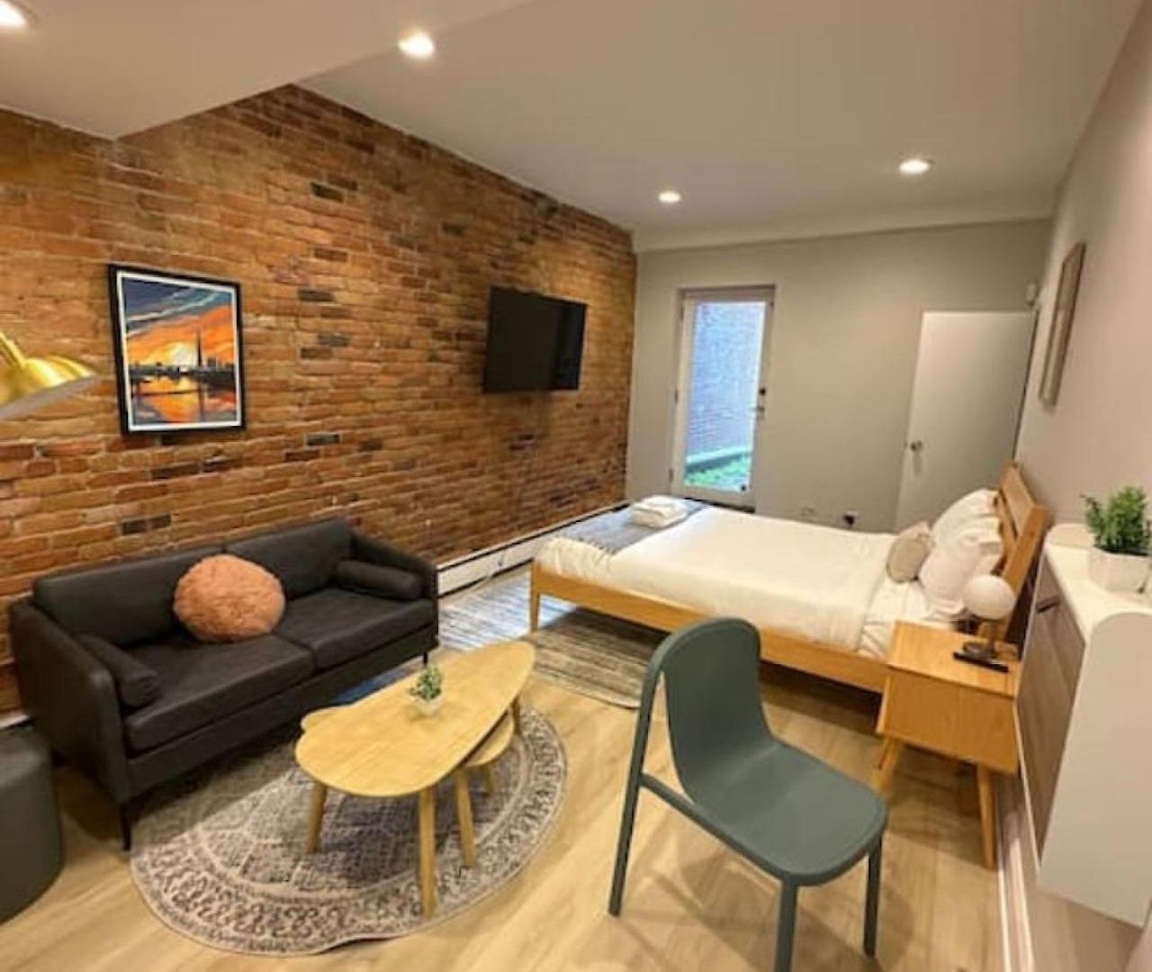 Apartment Vibrant Minutes From Back Bay Boston