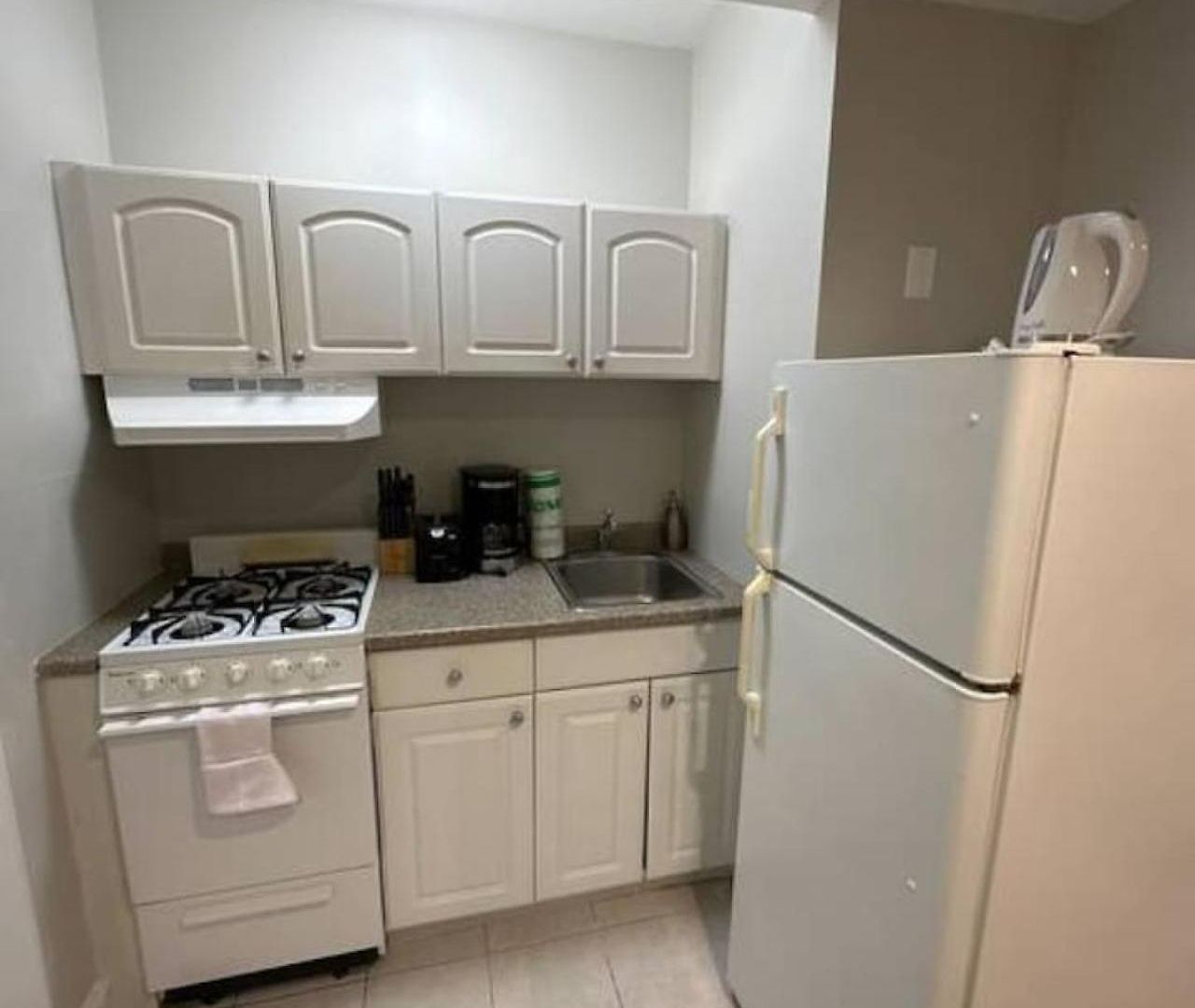 Vibrant Minutes From Back Bay Apartment