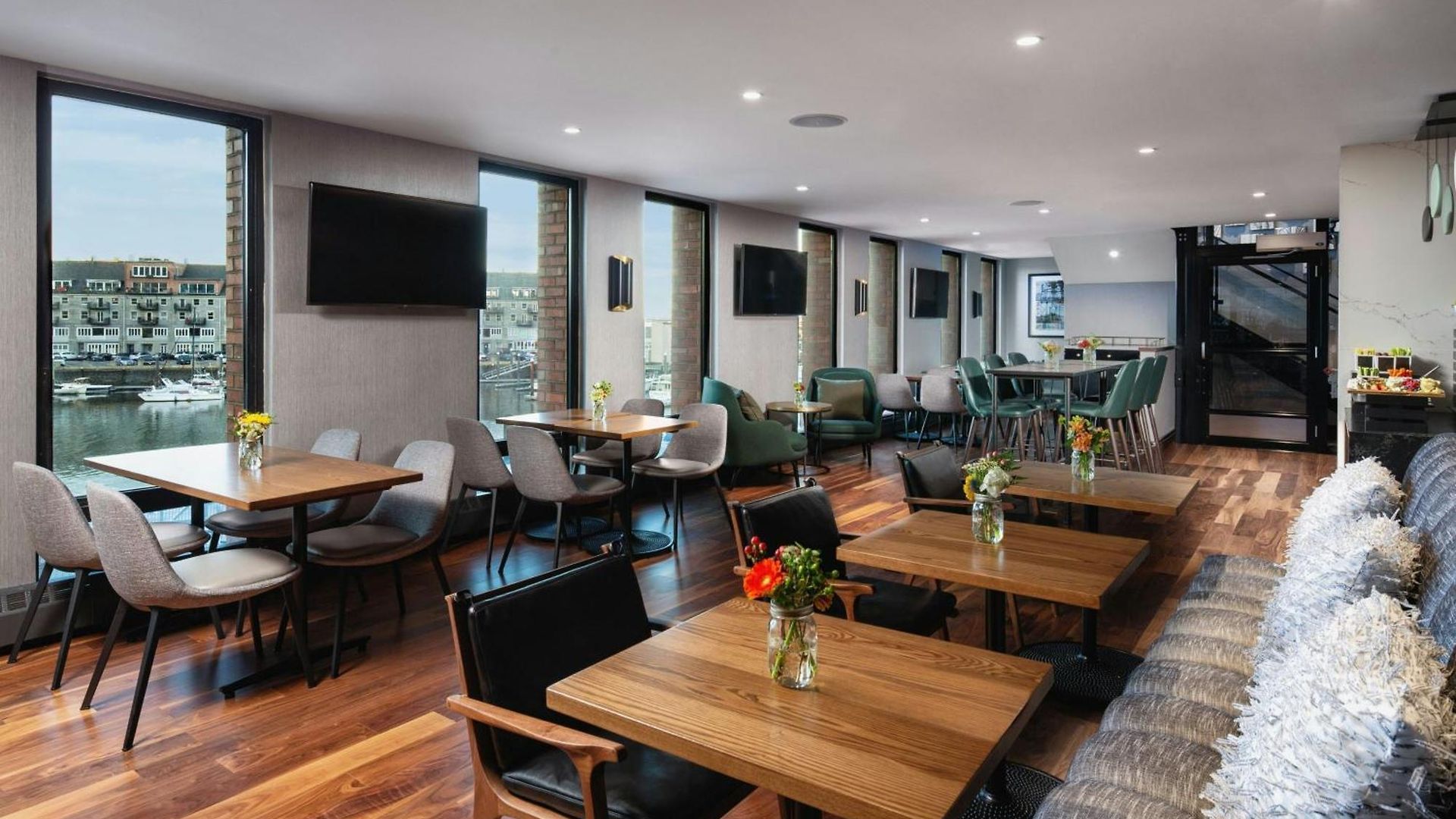 Marriott Long Wharf Hotel 4*