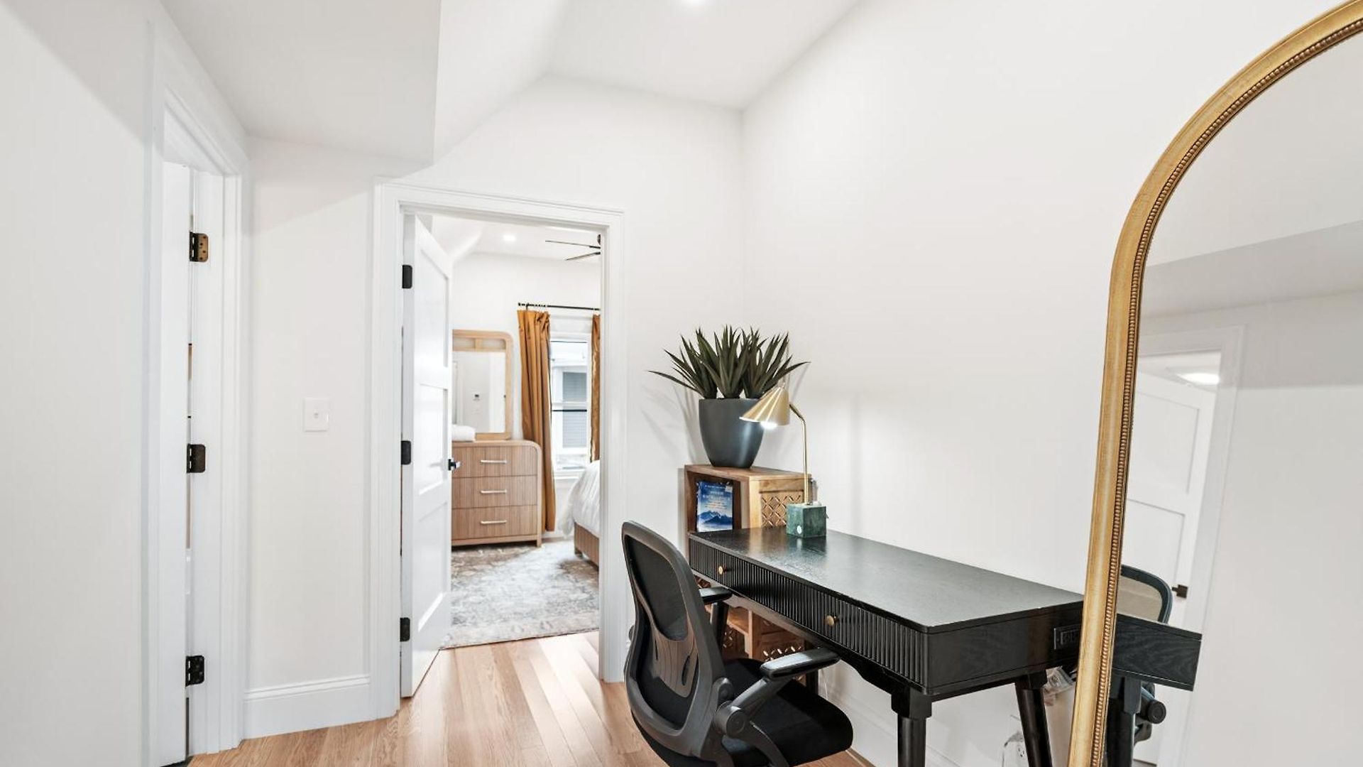Forest Hill -boston Apartment