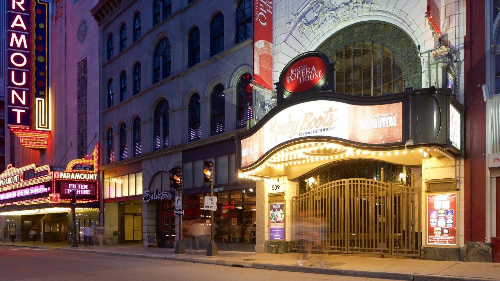 1br In The Heart Of Downtown Famous Nightlife Theater District With Bed Full Of Promises Td Garden Common Park Mbta Boston
