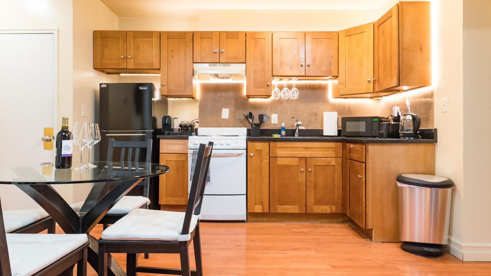 1br In The Heart Of Downtown Famous Nightlife Theater District With Bed Full Of Promises Td Garden Common Park Mbta Apartment