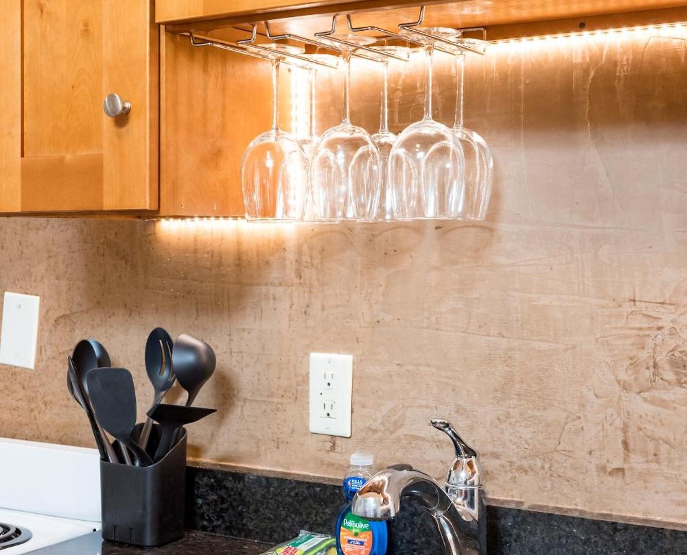 1br In The Heart Of Downtown Famous Nightlife Theater District With Bed Full Of Promises Td Garden Common Park Mbta *