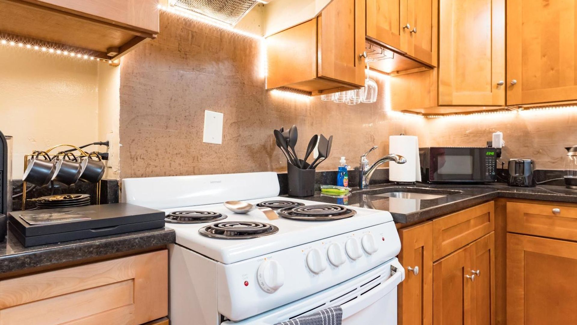 1br In The Heart Of Downtown Famous Nightlife Theater District With Bed Full Of Promises Td Garden Common Park Mbta * Boston
