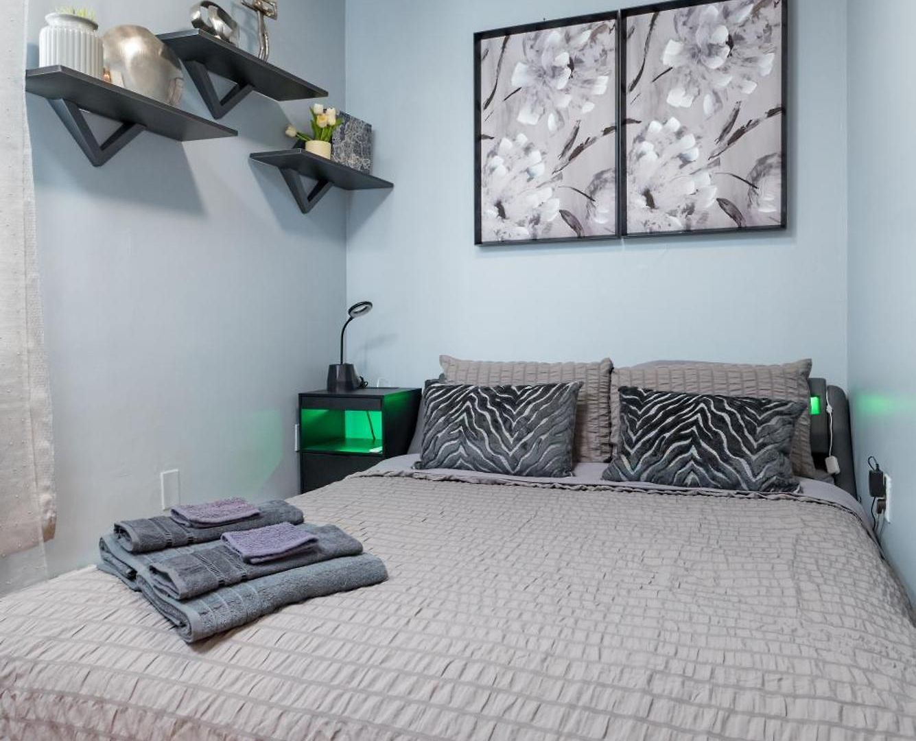 1br In The Heart Of Downtown Famous Nightlife Theater District With Bed Full Of Promises Td Garden Common Park Mbta