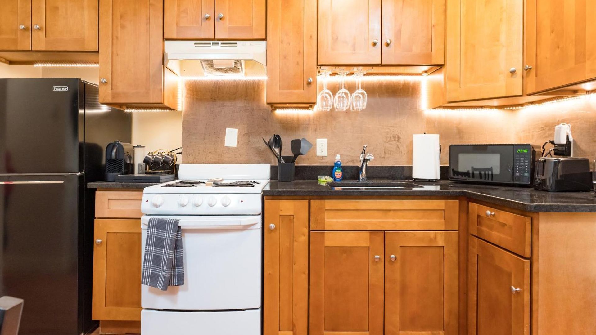 Apartment 1br In The Heart Of Downtown Famous Nightlife Theater District With Bed Full Of Promises Td Garden Common Park Mbta *