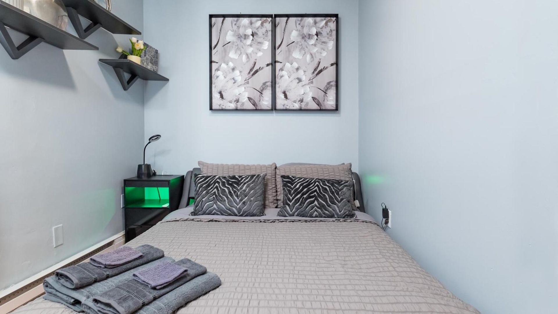 Apartment 1br In The Heart Of Downtown Famous Nightlife Theater District With Bed Full Of Promises Td Garden Common Park Mbta