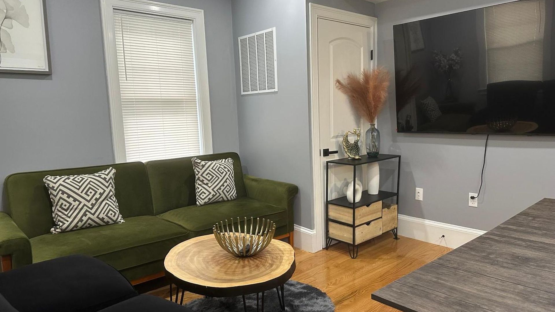 Apartment 85b Brand New 3br, 2ba, Walk To Transit, Near